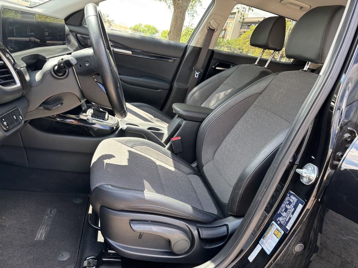 2025 Kia Seltos - Image 26