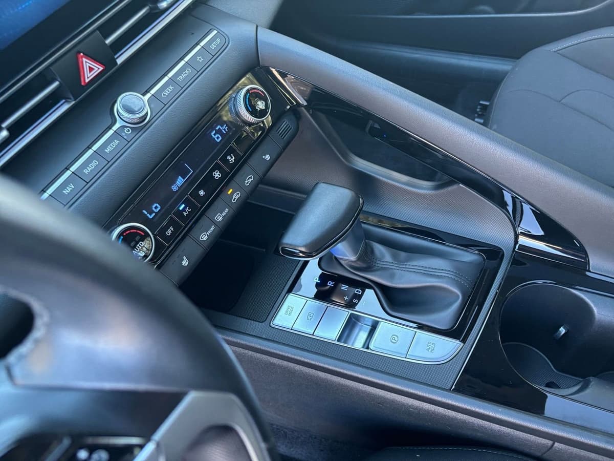 2025 Hyundai Elantra - Image 36