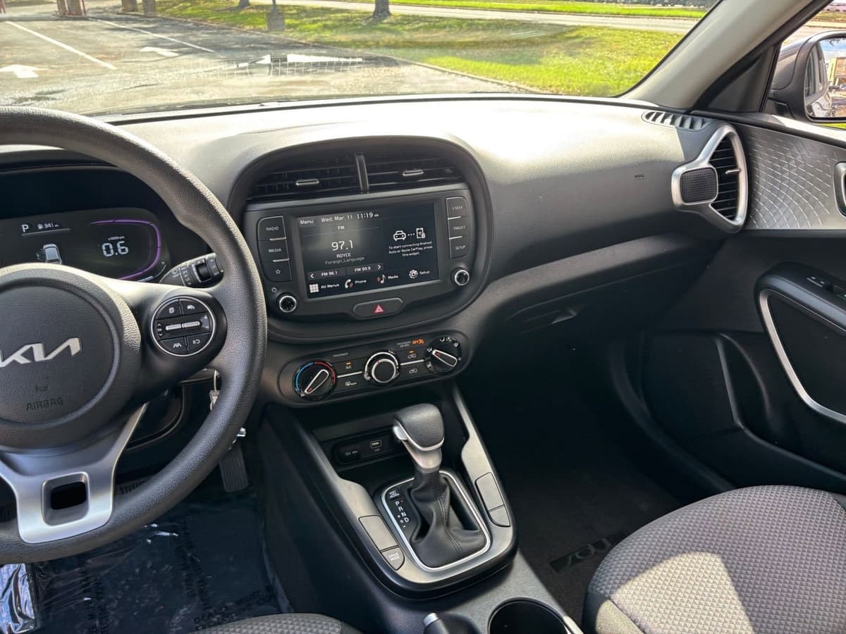 2025 Kia Sportage - Image 32