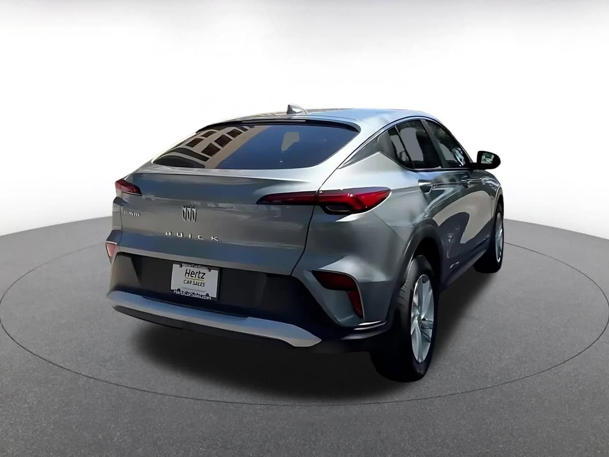 2025 Buick Envista - Image 13