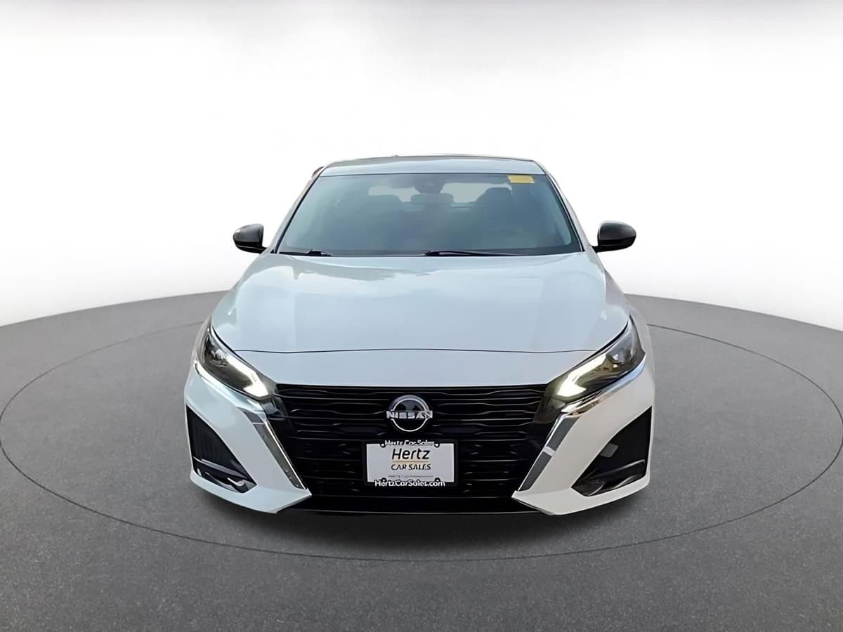 2025 Nissan Altima - Image 5