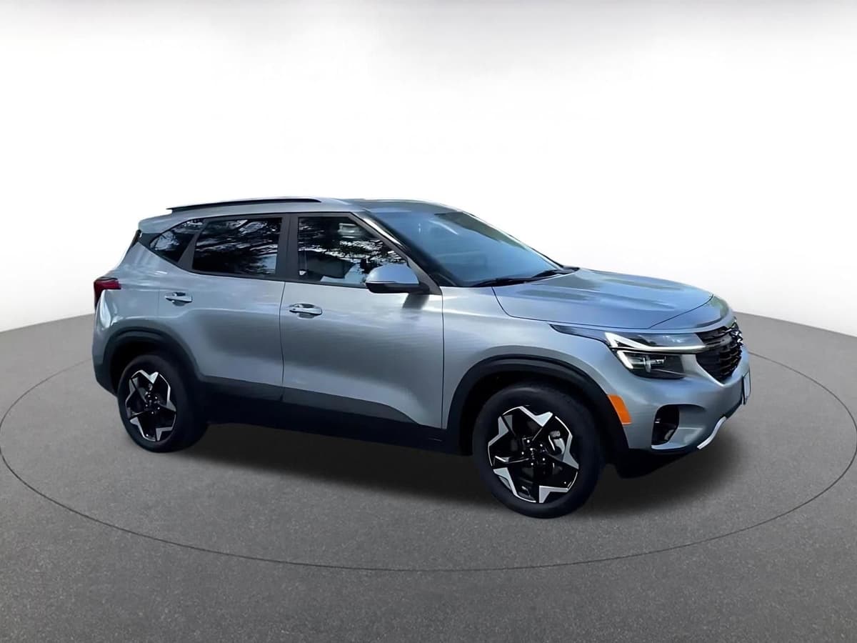 2025 Kia Seltos - Image 2