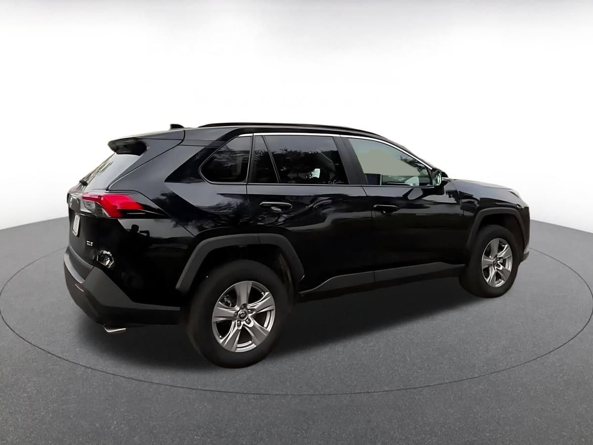 2025 Toyota RAV4 - Image 15