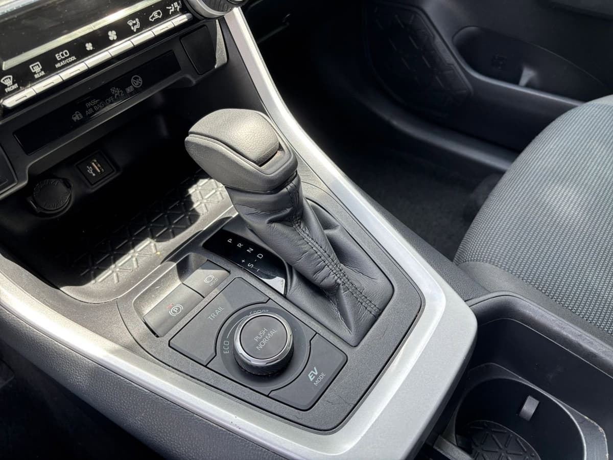 2025 Toyota RAV4 Hybrid - Image 36