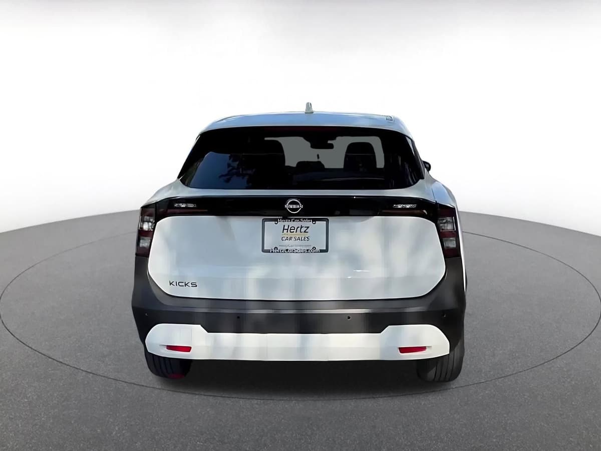 2025 Nissan Kicks - Image 11