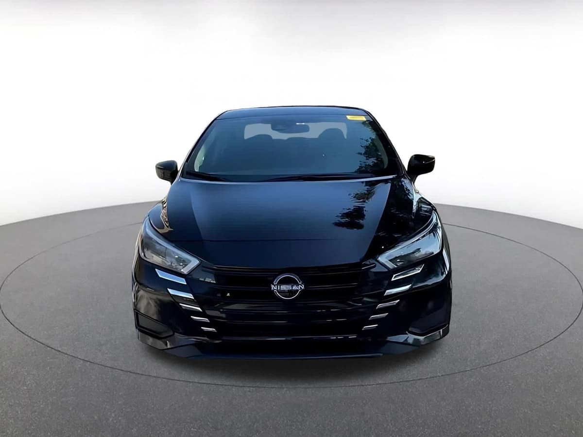 2025 Nissan Versa - Image 2