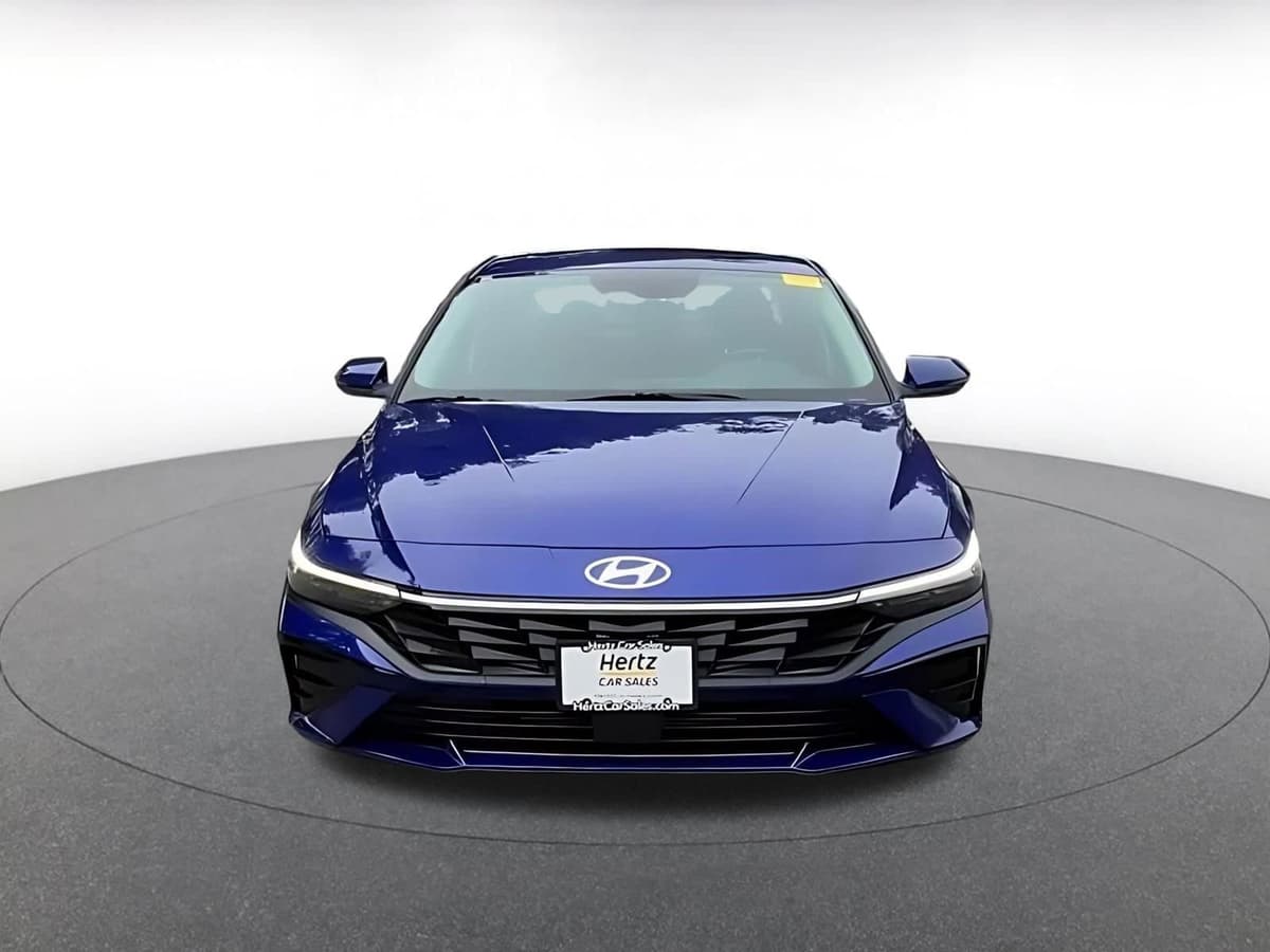 2025 Hyundai Elantra - Image 5