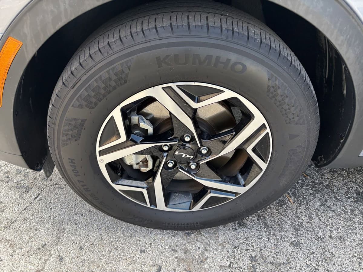 2025 Kia Sportage - Image 25