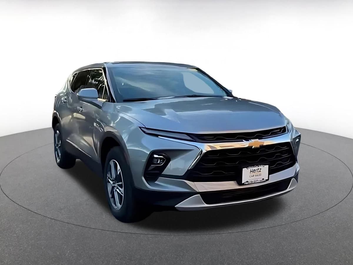 2025 Chevrolet Blazer - Image 3