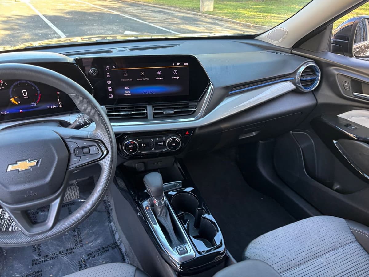 2025 Chevrolet Trax - Image 30