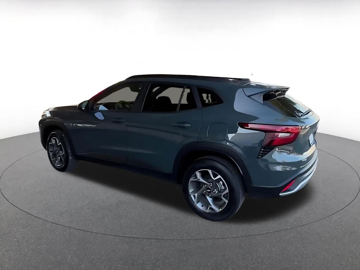 2025 Chevrolet Trax - Image 10