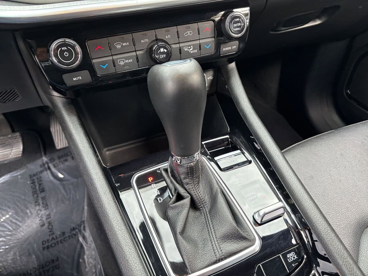 2025 Jeep Compass - Image 36