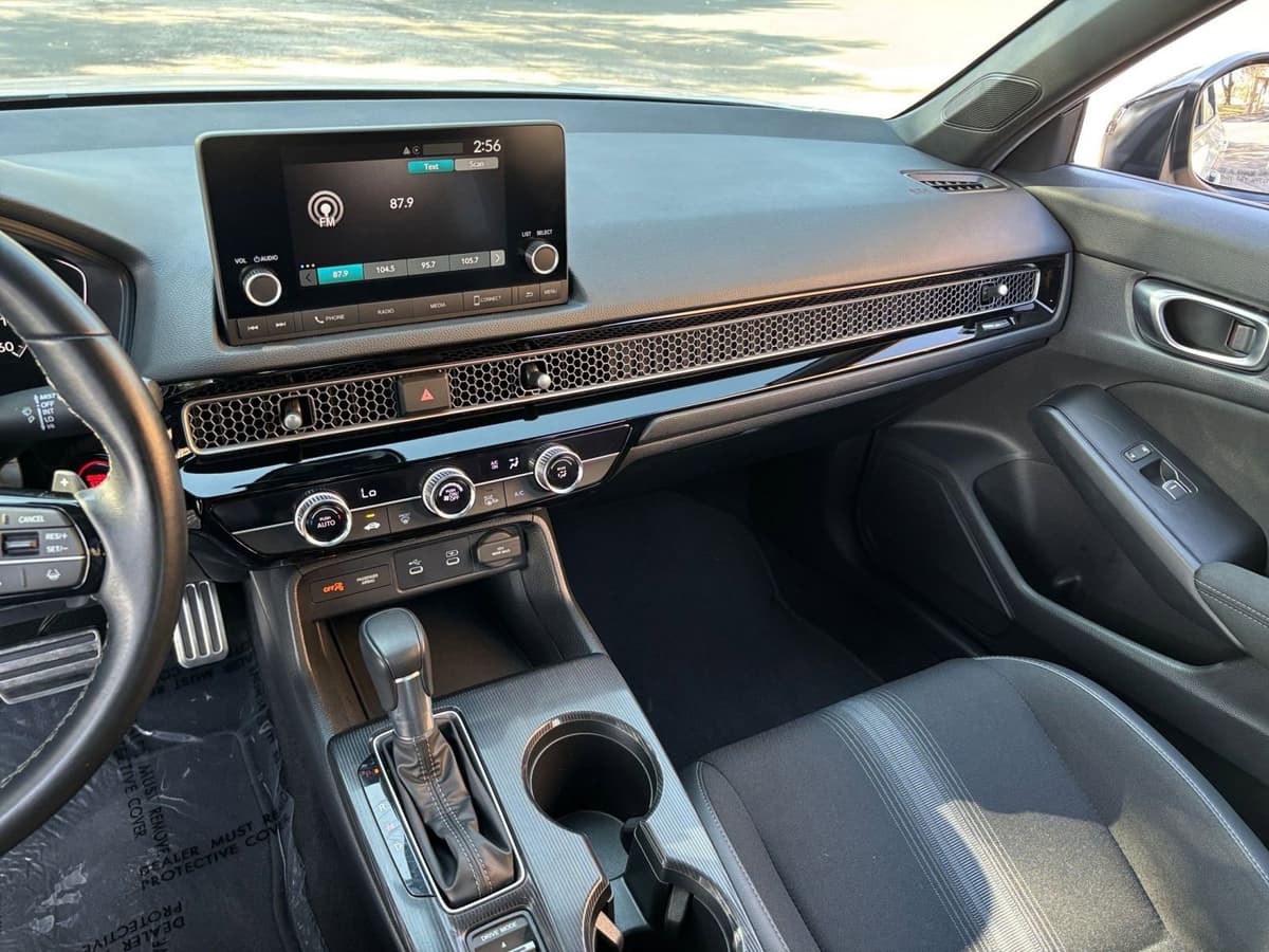 2025 Honda Civic - Image 30