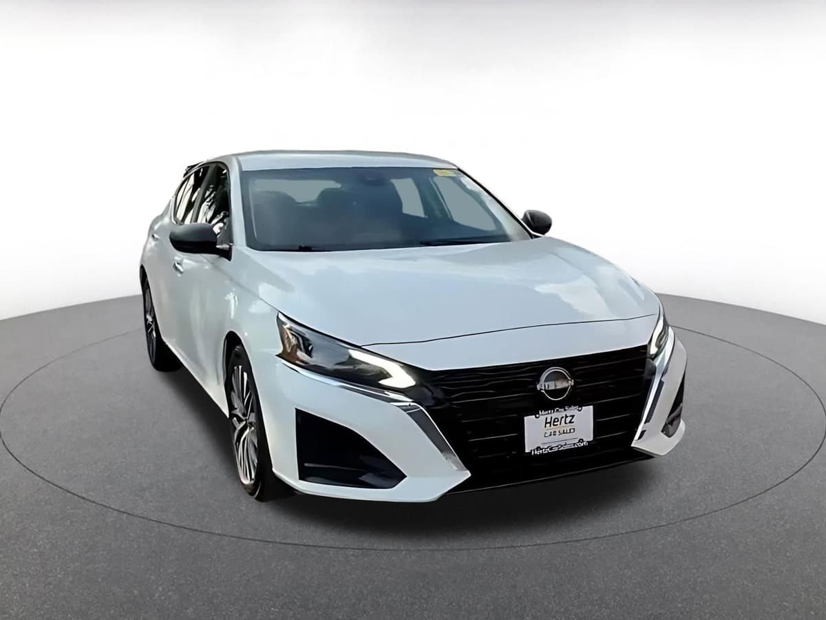 2025 Nissan Altima - Image 3