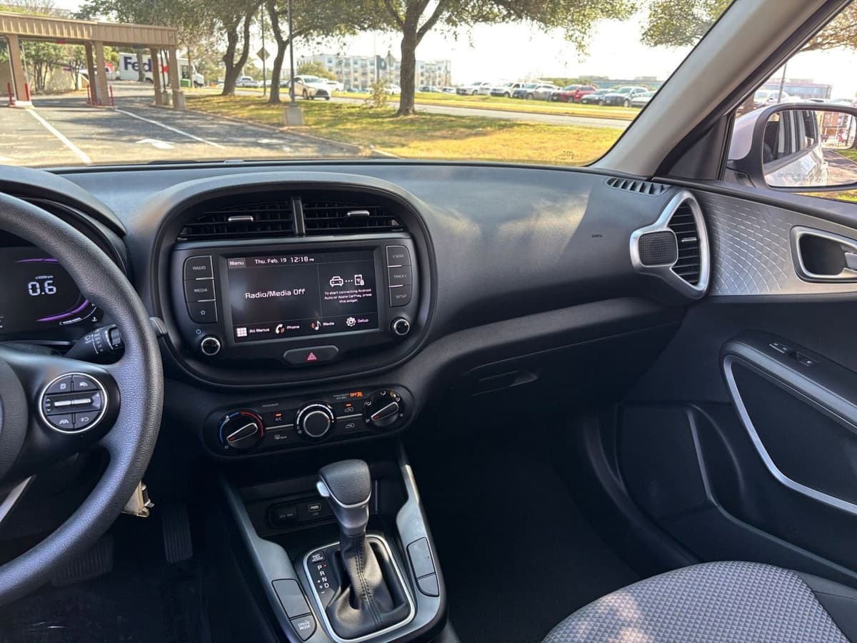 2025 Kia Soul - Image 30