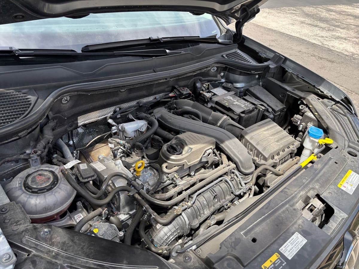 2025 Volkswagen Taos - Image 27