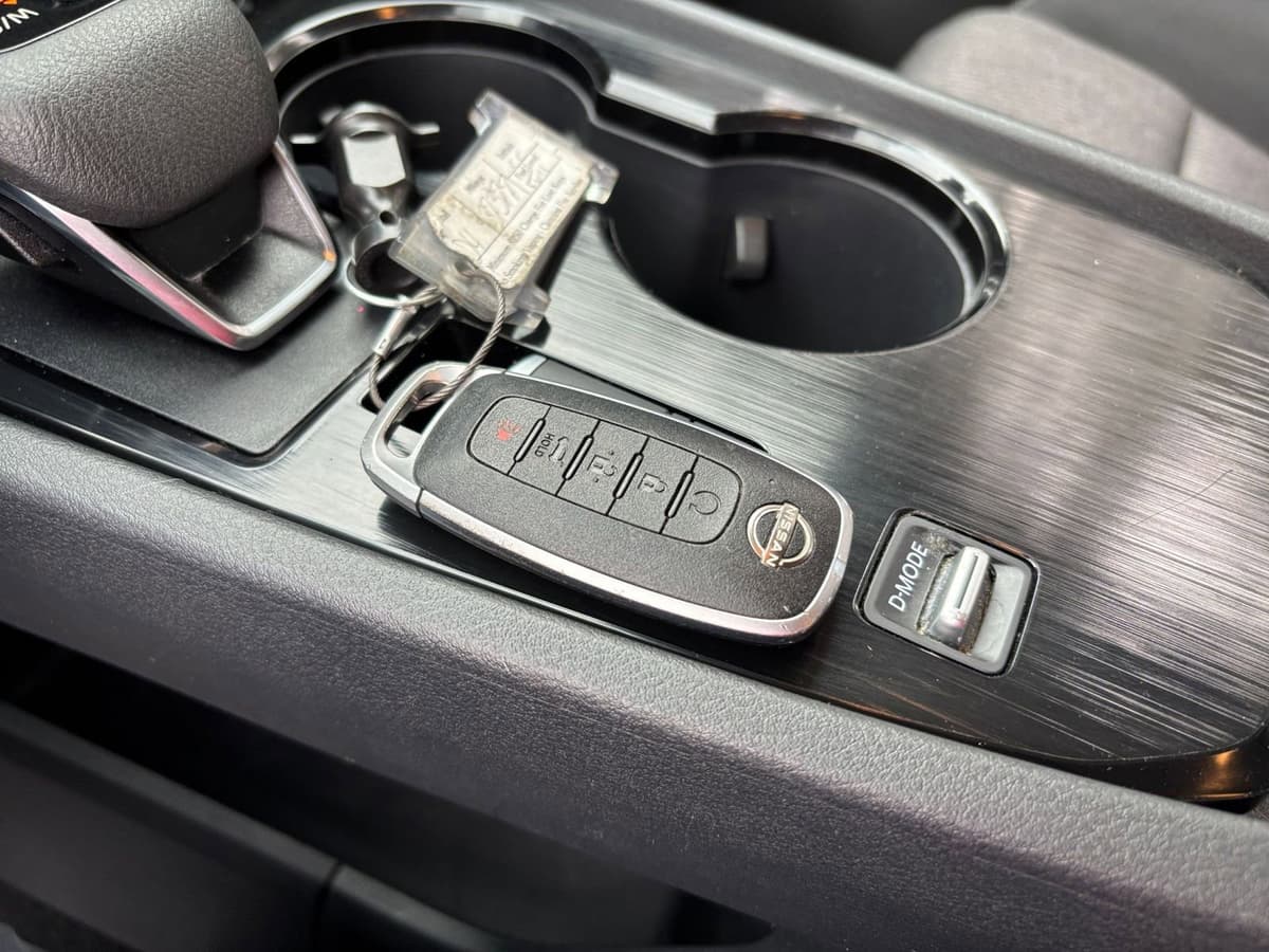 2025 Nissan Rogue - Image 20