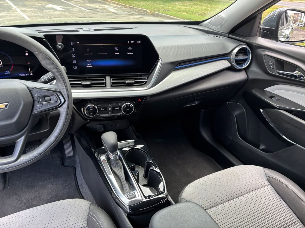 2025 Chevrolet Trax - Image 30