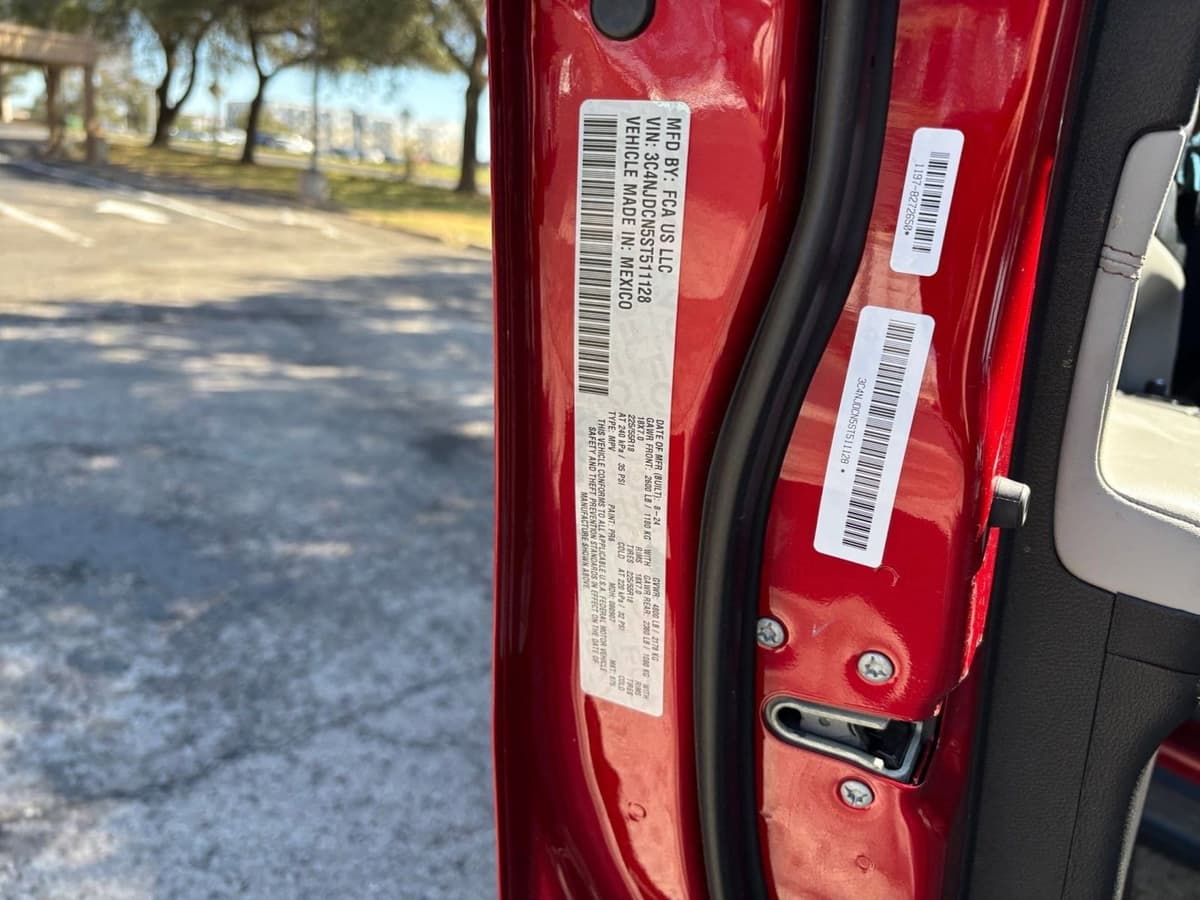 2025 Jeep Compass - Image 23