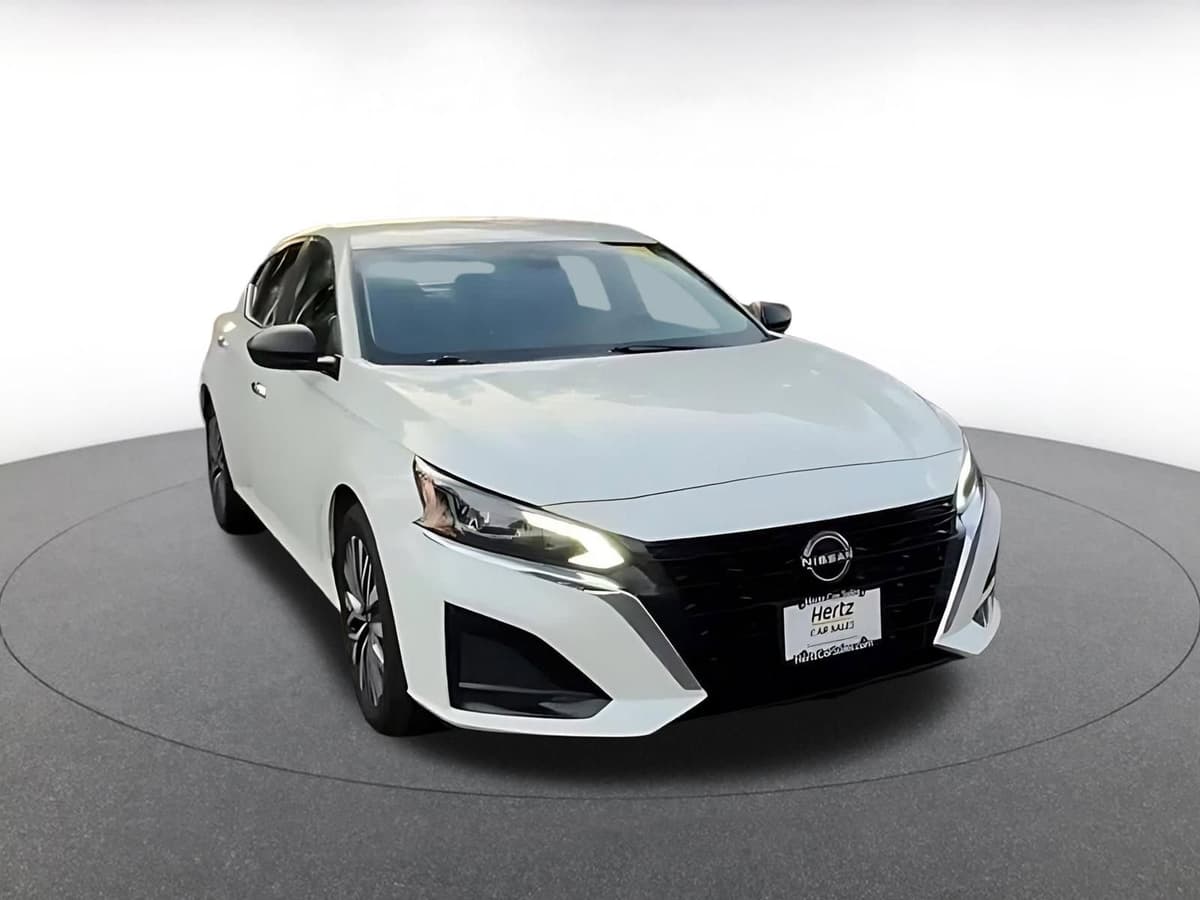 2025 Nissan Altima - Image 3