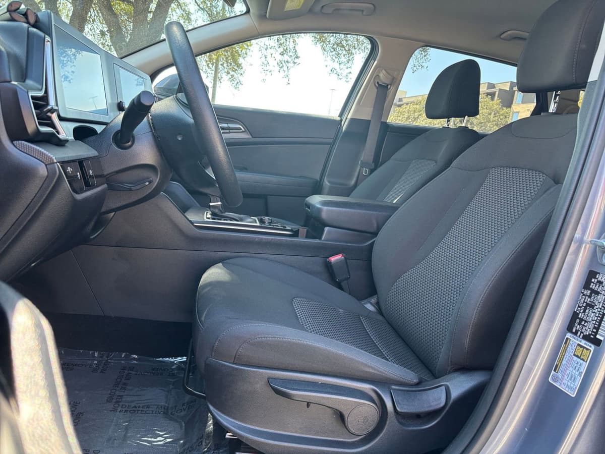 2025 Kia Sportage - Image 22
