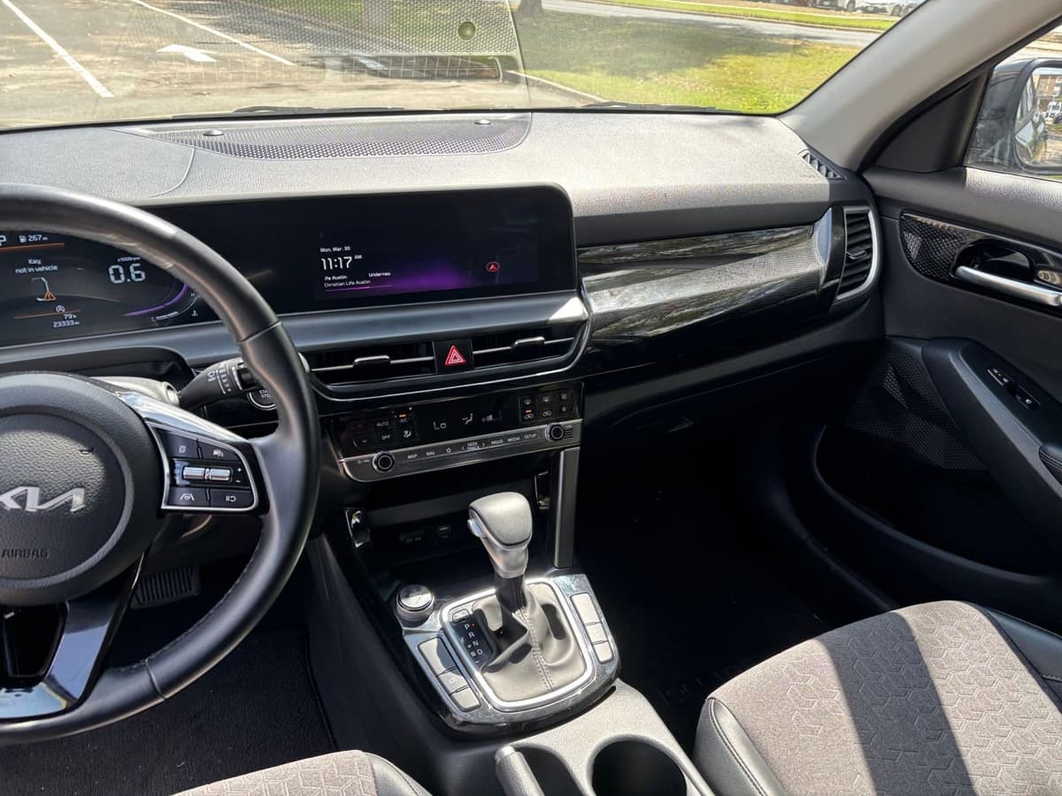 2025 Kia Seltos - Image 34