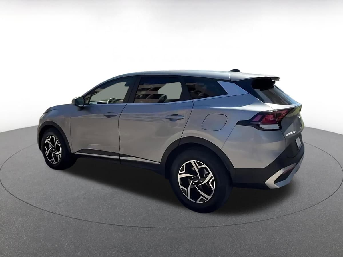 2025 Kia Sportage - Image 10