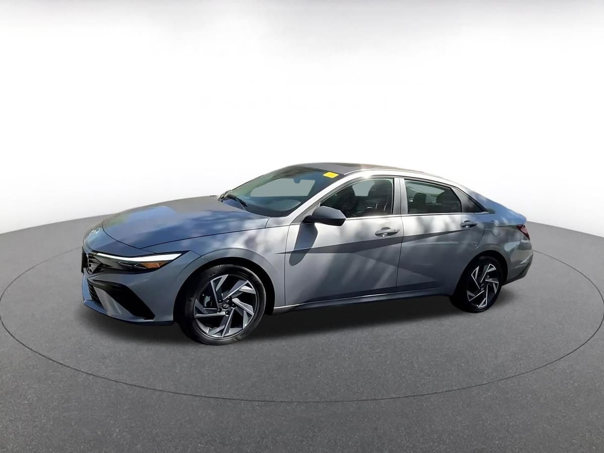 2025 Hyundai Elantra - Image 7