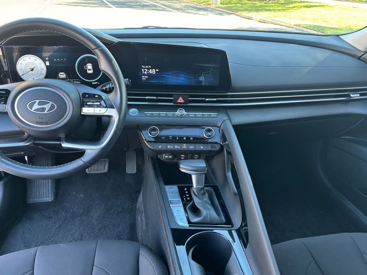 2025 Hyundai Elantra - Image 28