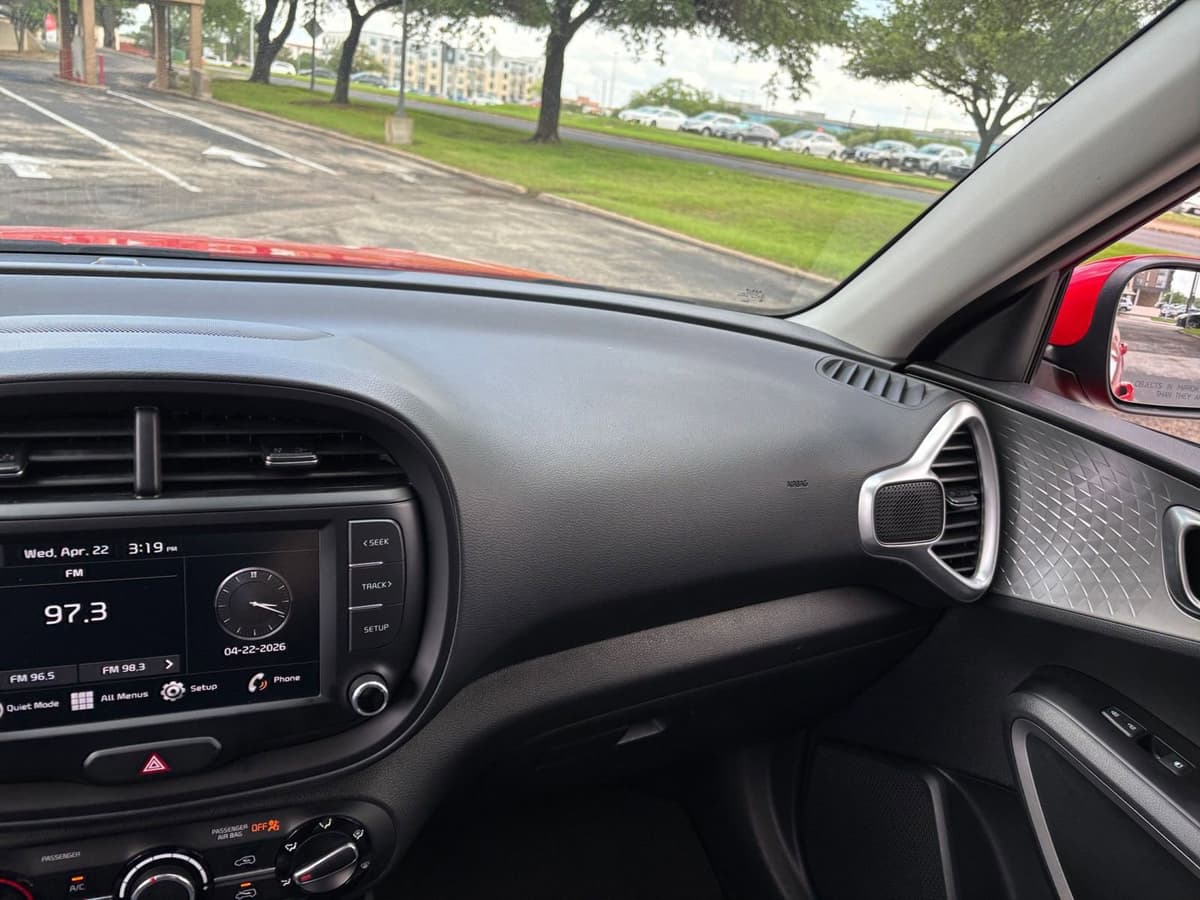2025 Kia Soul - Image 30