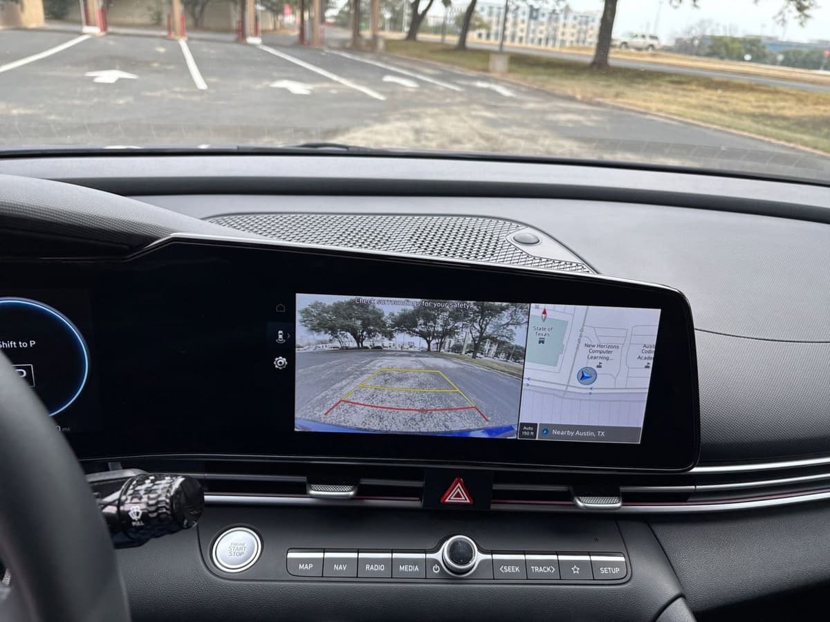 2025 Hyundai Elantra - Image 20