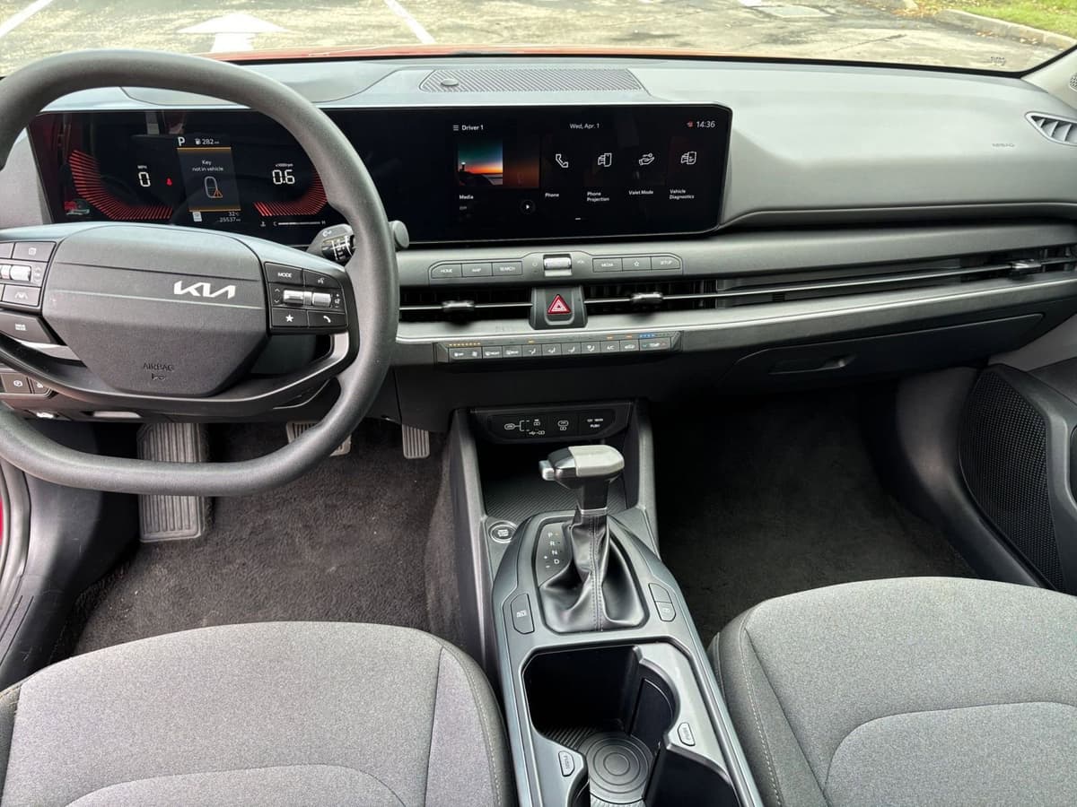 2025 Kia K4 - Image 28