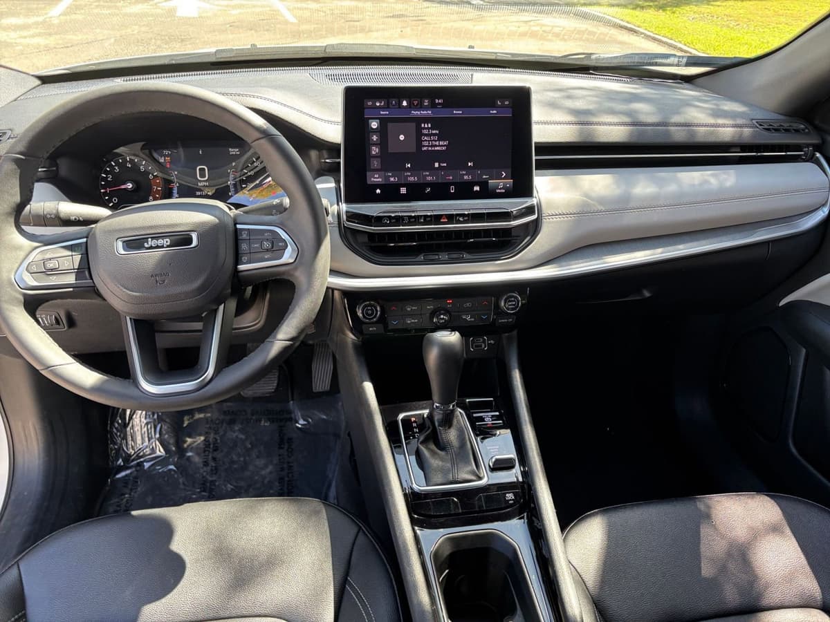 2025 Jeep Compass - Image 28
