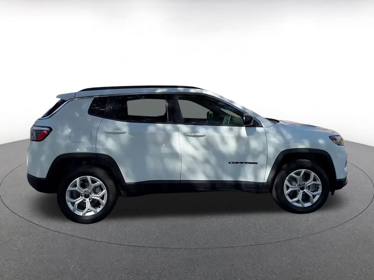 2025 Jeep Compass - Image 16