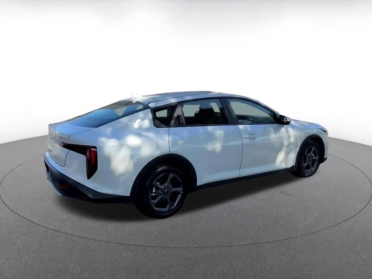 2025 Kia K4 - Image 13