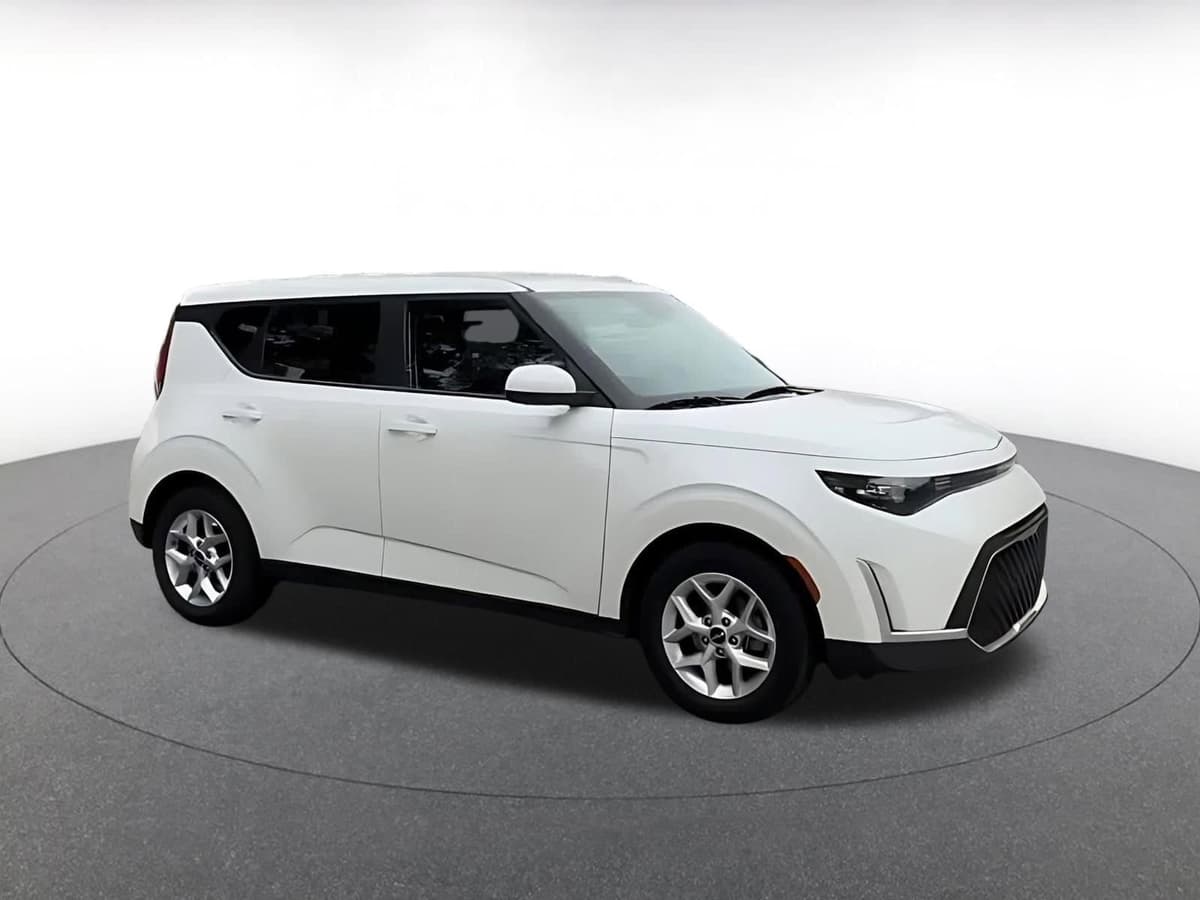 2025 Kia Soul - Image 2