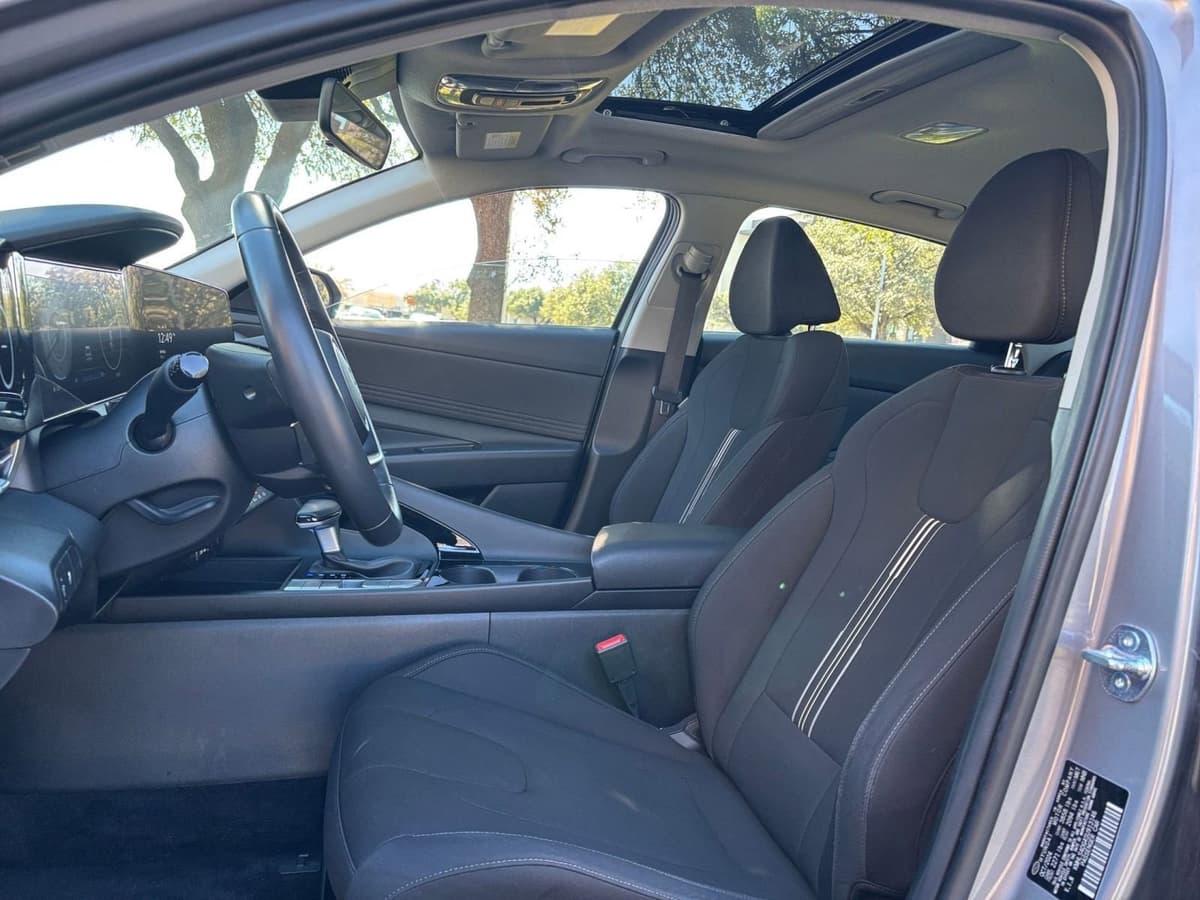 2025 Hyundai Elantra - Image 22