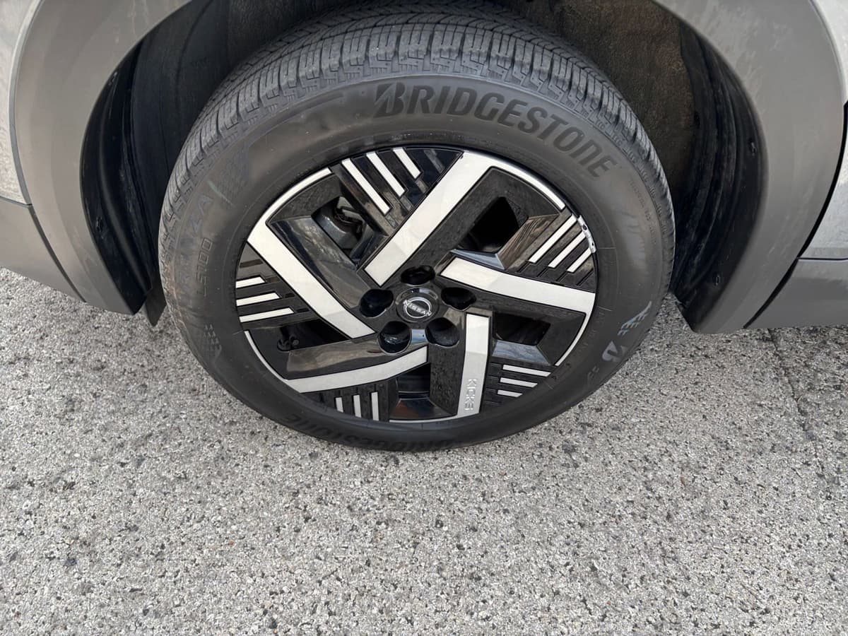 2025 Nissan Kicks - Image 25