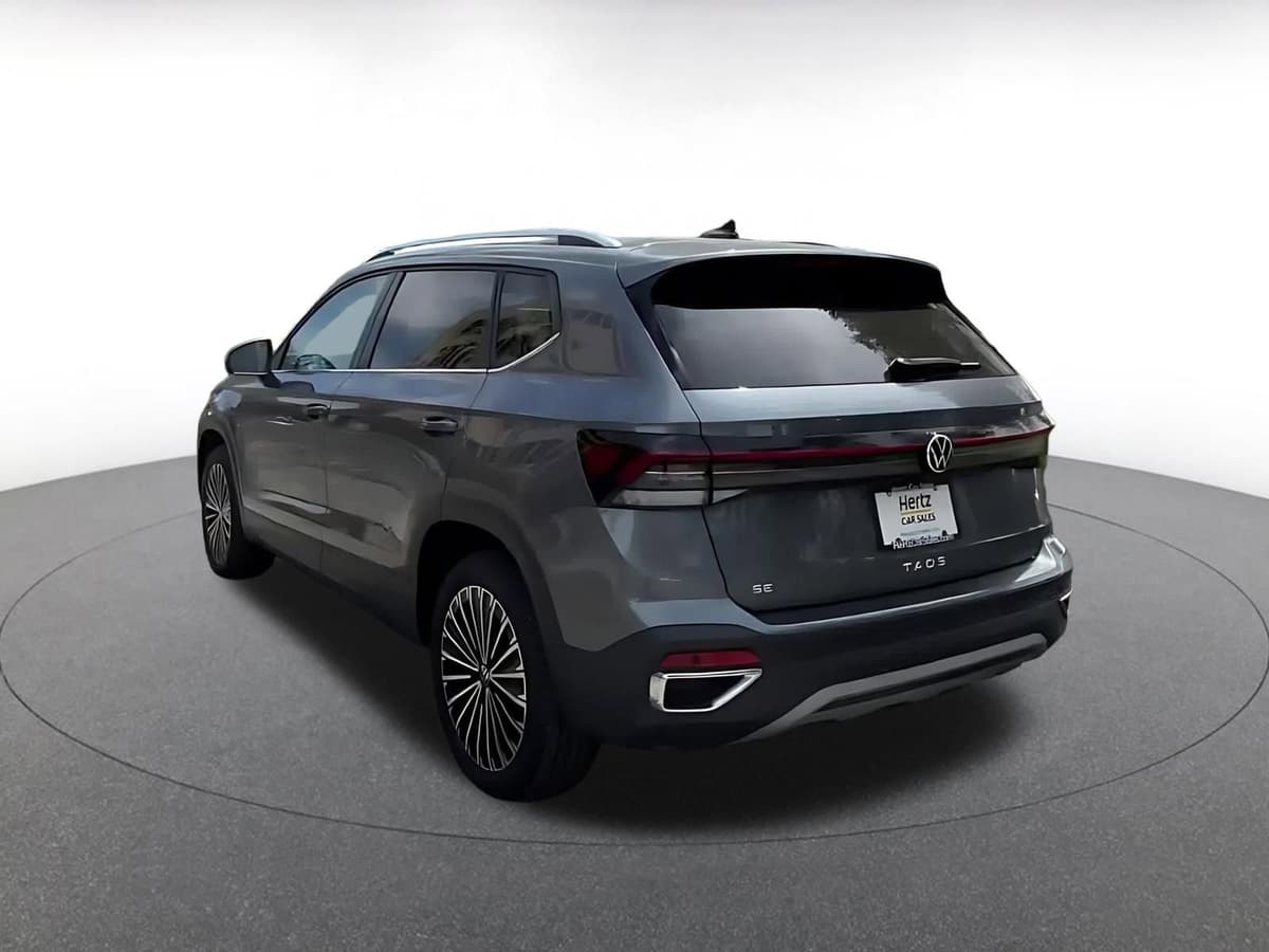 2025 Volkswagen Taos - Image 11