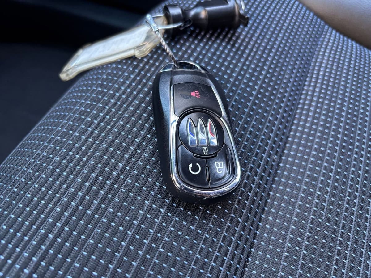 2025 Buick Envista - Image 18