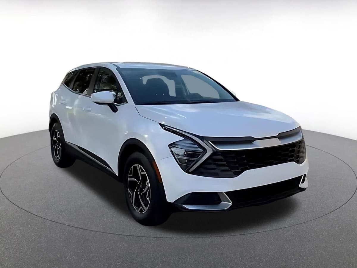 2025 Kia Sportage - Image 3