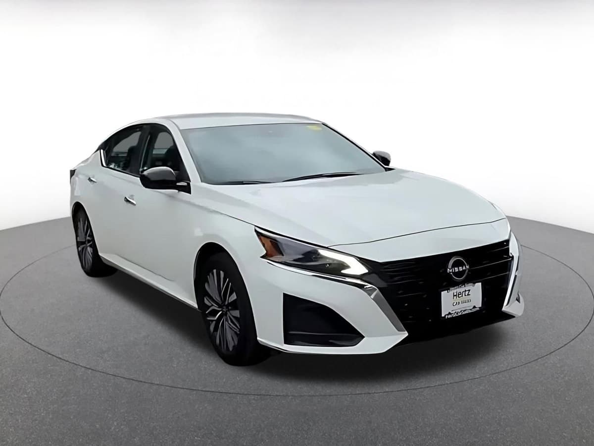 2025 Nissan Altima - Image 3