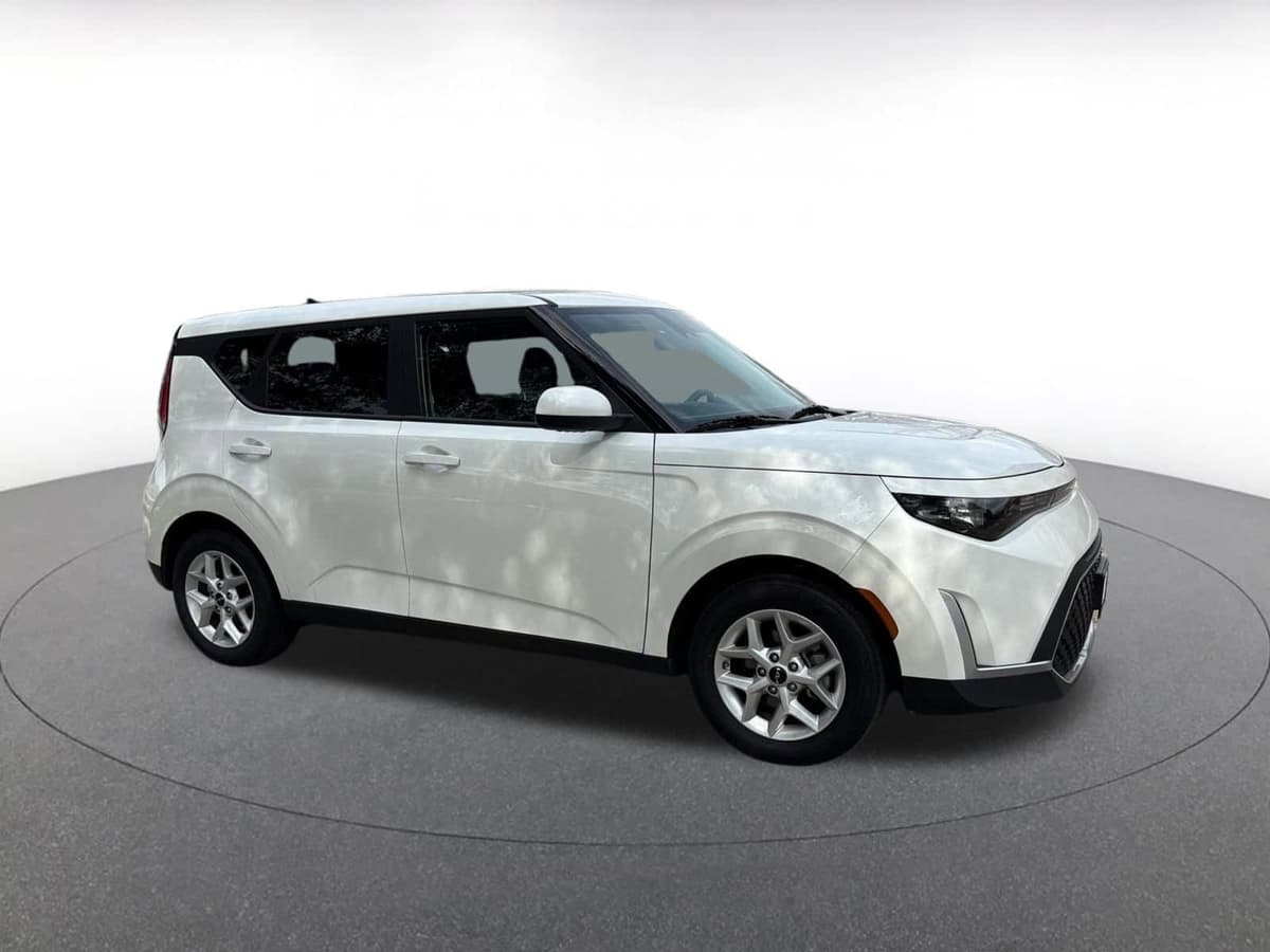 2025 Kia Soul - Image 1
