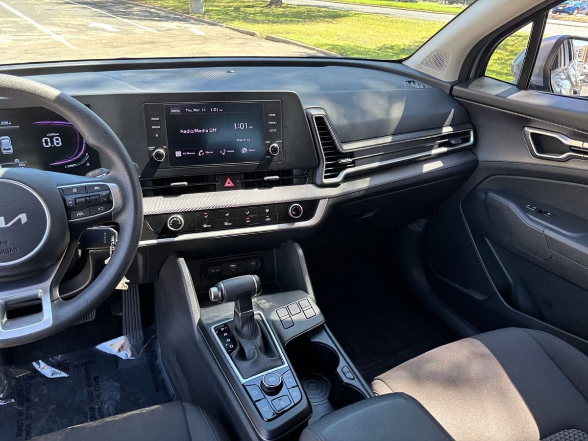 2025 Kia Sportage - Image 30