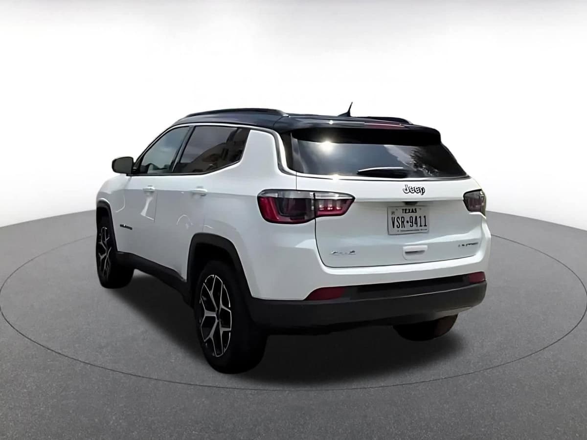 2025 Jeep Compass - Image 8