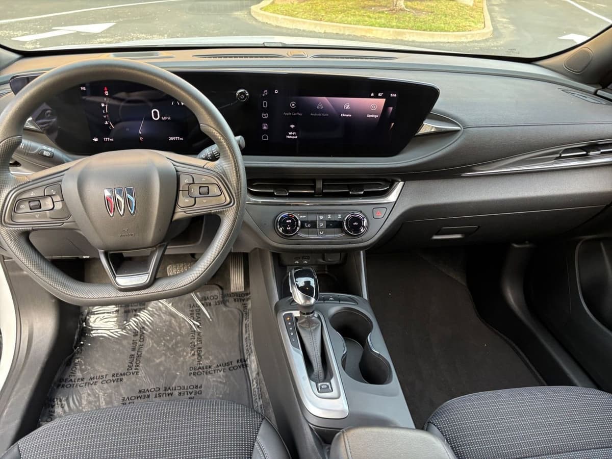 2025 Buick Envista - Image 28