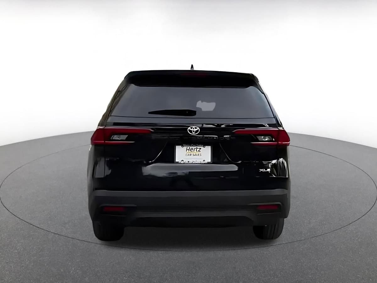 2025 Toyota Grand Highlander - Image 11