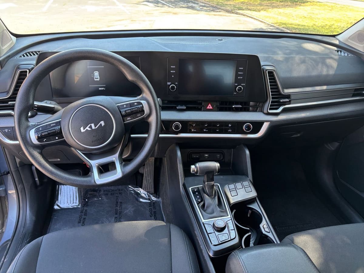 2025 Kia Sportage - Image 28