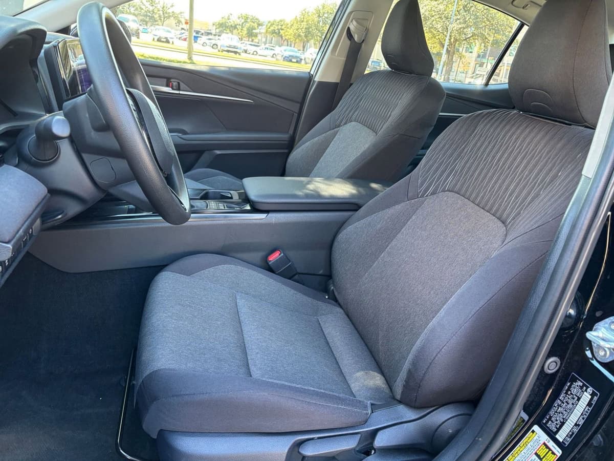 2025 Toyota Camry - Image 21