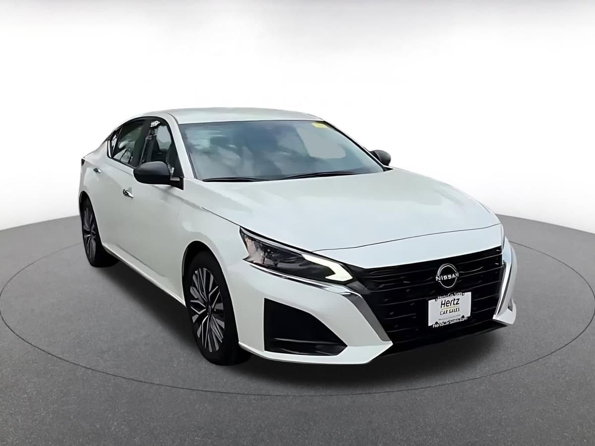 2025 Nissan Altima - Image 3